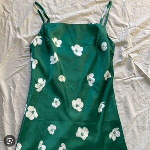 #princesspolly #emeraldgreen #satindress
